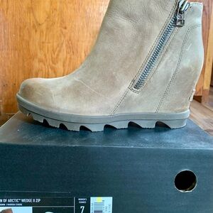 Sorel Joan of Arctic Wedge II Zip booties
